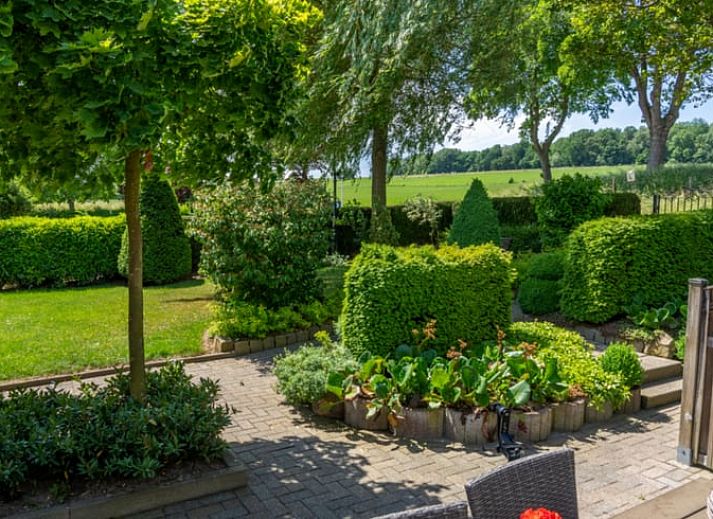 Geniessen Sie den sonnigen Garten des Ferienhauses in Gulpen - Wittem, einem charmanten Ferienhaus im malerischen Suedlimburg, Limburg.