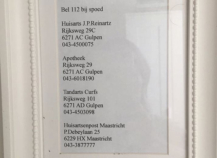 Gezellige eetruimte in Vakantiehuis in Scheulder, Zuid Limburg, met lichtinval.