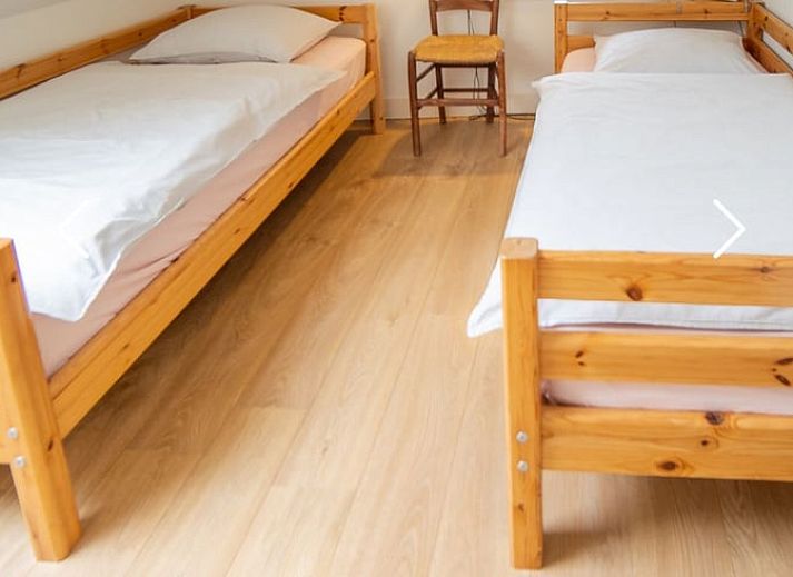 Ingang met bord 'Logeren bij Laura' bij Vakantiehuisje in Scheulder, Zuid Limburg.