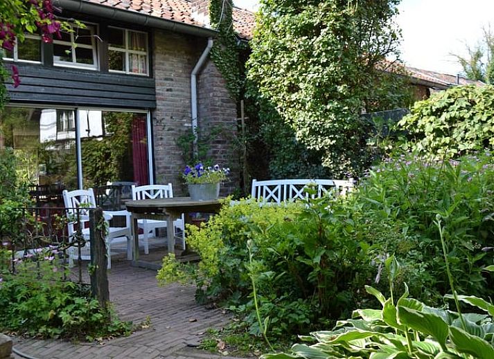 Charmantes Ferienhaus in Beutenaken, Suedlimburg, mit idyllischer Backsteinfassade und umgebender Natur.