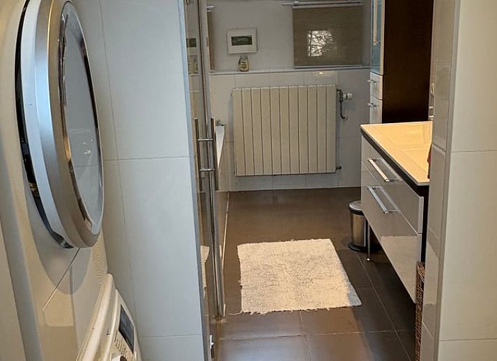 Cozy living room in a vacation home in Beutenaken, South Limburg, with a comfortable seating area and plenty of natural light for a relaxing stay.