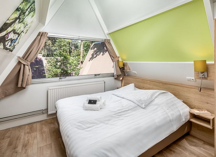 Eetkamer en zithoek in W6A Comfort vakantiehuis, Mierlo, De Peel, Noord Brabant met veel natuurlijk licht.