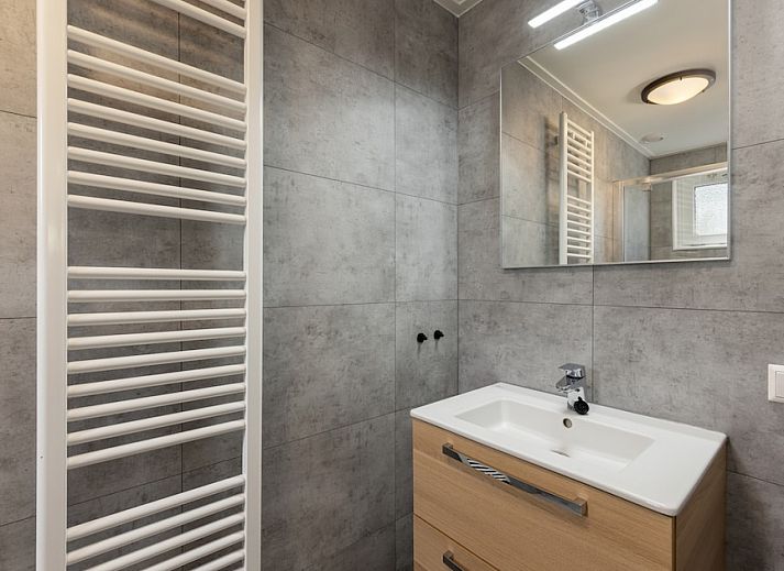 Modern living room of Chalet 6 in Vlierden, De Peel, North Brabant, with stylish interior and lots of natural light.