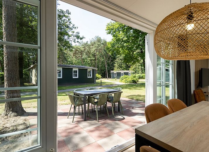 Modern living room of Chalet 6 in Vlierden, De Peel, North Brabant, with stylish interior and lots of natural light.