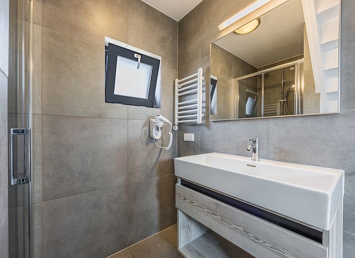 Stilvolles Wohnzimmer des 4-Personen-Hauses 4B5 in Someren, De Peel, mit gemuetlicher Sitzecke.