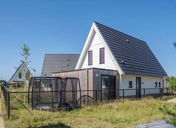 Exterior of 6-bed bungalow 6CK in Someren, De Peel, North Brabant with spacious garden.