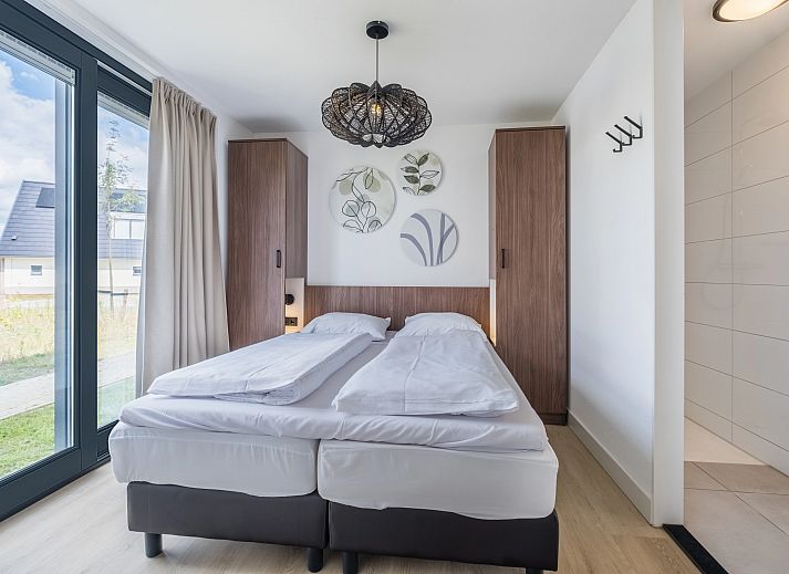 Buitenzijde van 6-persoonsbungalow 6L2 in Someren, De Peel, Noord Brabant met een prachtig uitzicht op de natuur.