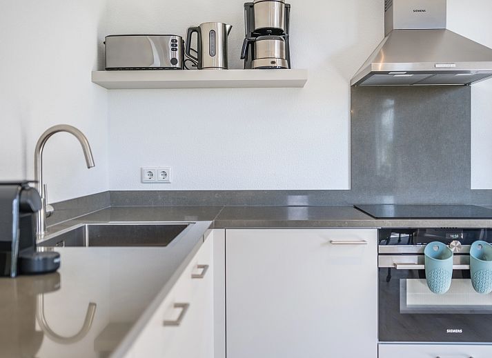 Buitenzijde van 6-persoonsbungalow 6L2 in Someren, De Peel, Noord Brabant met een prachtig uitzicht op de natuur.