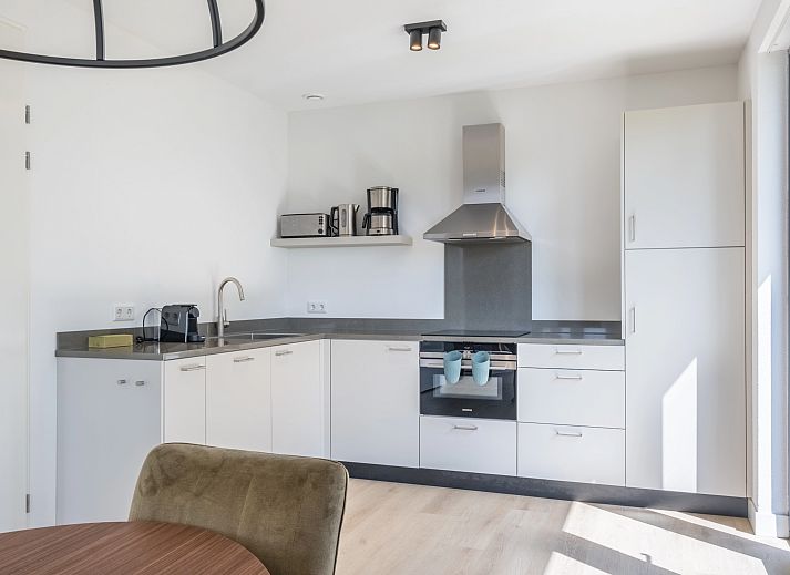 Moderne woonkamer van 6-persoonsbungalow 6L2 in Someren, De Peel, Noord Brabant met comfortabele zitruimte.