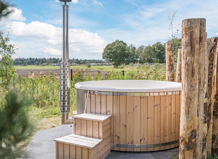 Gezellige zithoek in 6-persoonsbungalow 6L2, Someren, De Peel, Noord Brabant met uitzicht op de tuin.