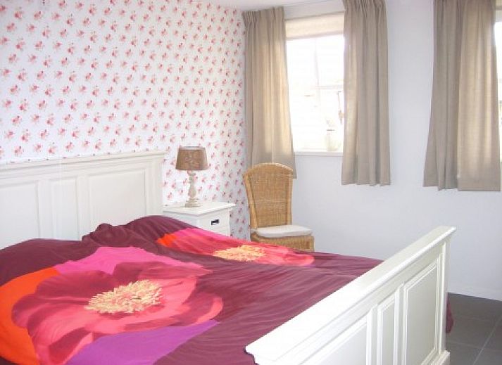 Enjoy the serene garden at B&B bij Kaat in Liessel, De Peel, with an inviting terrace for relaxation.