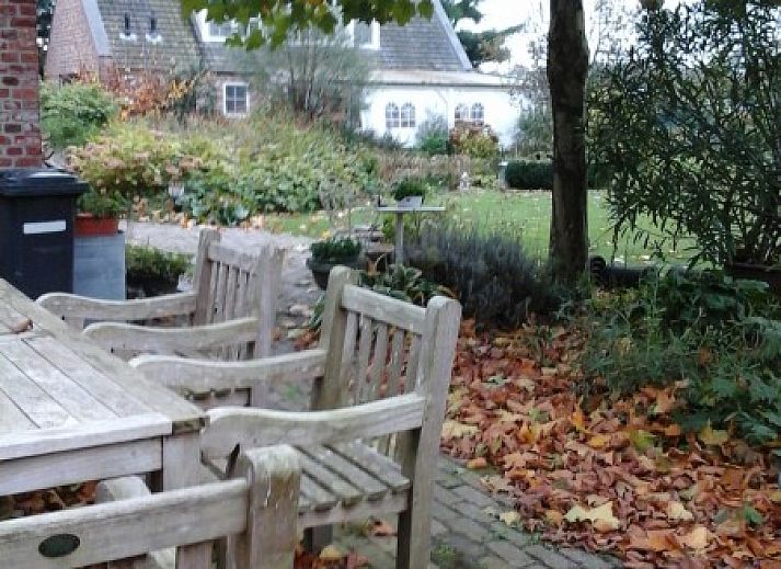 Cozy indoor area of B&B at Kaat in Liessel, De Peel, with a cozy bar and dining area.