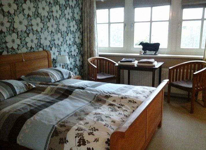 Cozy indoor area of B&B at Kaat in Liessel, De Peel, with a cozy bar and dining area.