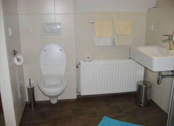 Cozy indoor area of B&B at Kaat in Liessel, De Peel, with a cozy bar and dining area.