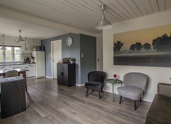 Gezellig terras bij Vakantiehuisje in Aarle-Rixtel, De Peel, omringd door natuur en rust.