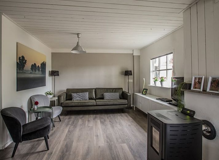 Gezellig terras bij Vakantiehuisje in Aarle-Rixtel, De Peel, omringd door natuur en rust.