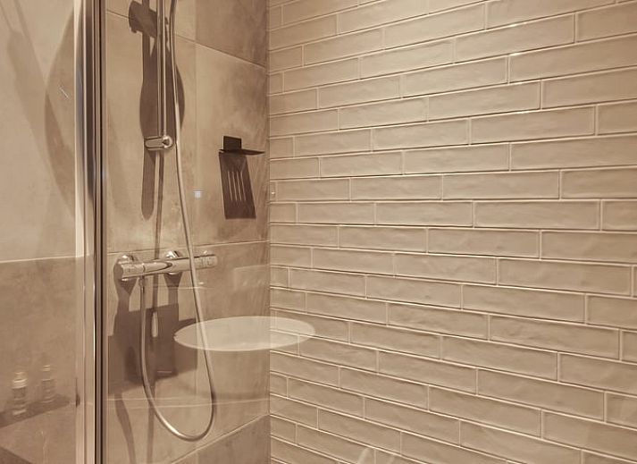 Luchtfoto van Vakantiehuisje in Milheeze met groene tuin in De Peel, Noord Brabant.