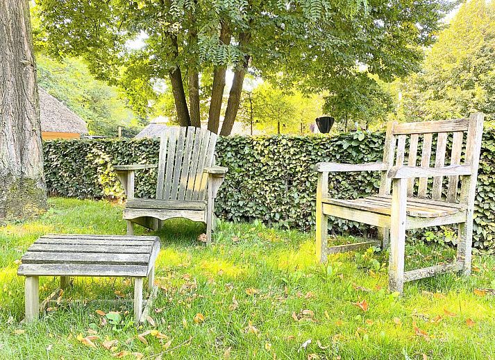Gemuetliches Interieur des Pipowagen het Oventje in Zeeland, De Peel, Nordbrabant mit gemuetlichem Schlafzimmer.