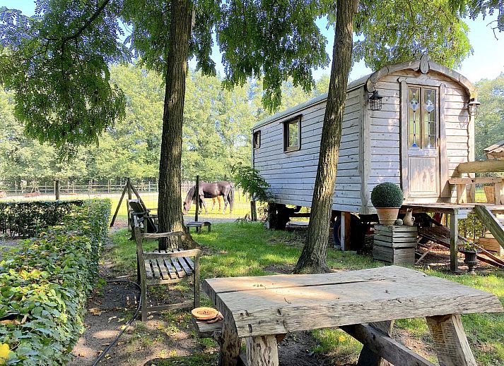 Stimmungsvolle Winteransicht des Pipowagen het Oventje in Zeeland, De Peel, Nordbrabant.