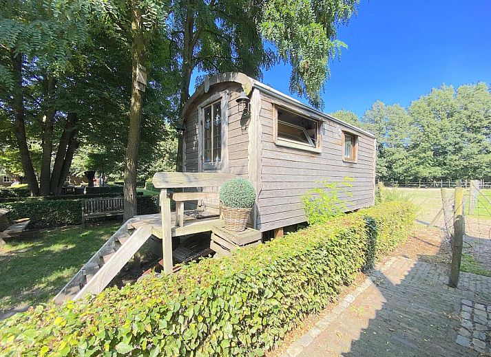 Warmer Holzofen in Pipowagen het Oventje in Zeeland, De Peel, Nordbrabant fuer einen gemuetlichen Aufenthalt.