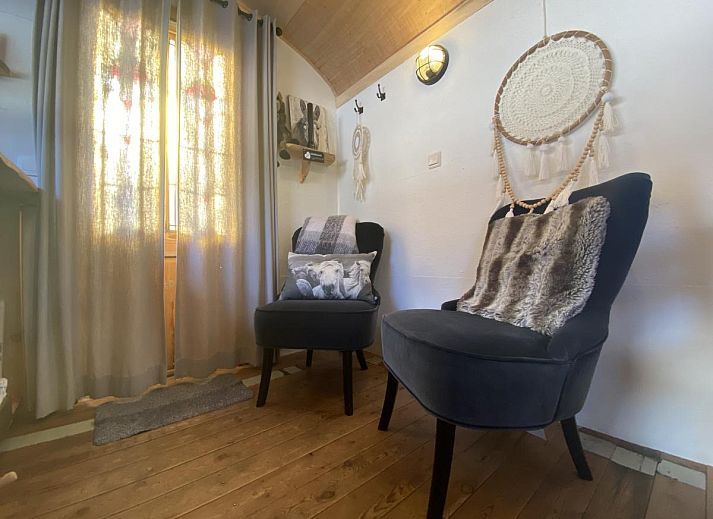 Warmer Holzofen in Pipowagen het Oventje in Zeeland, De Peel, Nordbrabant fuer einen gemuetlichen Aufenthalt.