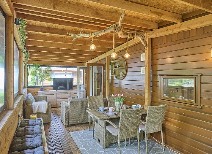 t Heische hofje vakantiehuis in Zeeland, De Peel, Noord Brabant met ruime veranda en groene omgeving.