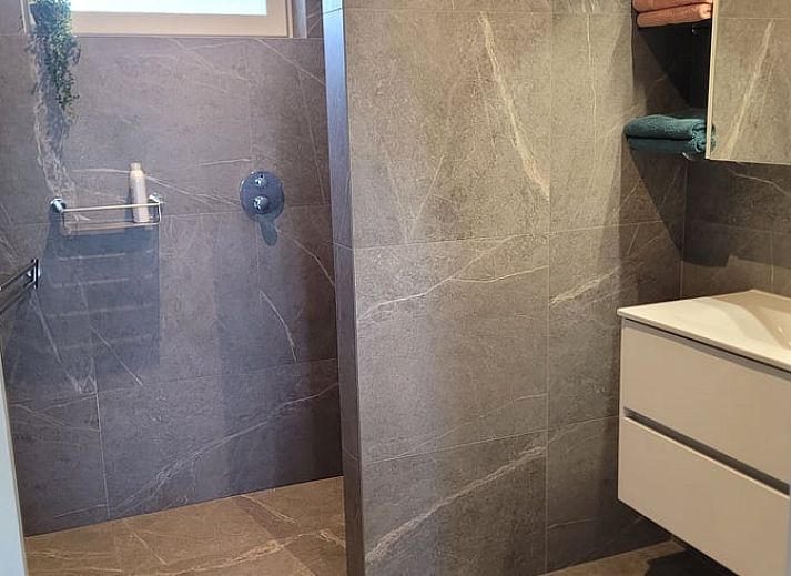 Welcome to Huisje in Zeeland, a cozy vacation home with garden views in De Peel, North Brabant.