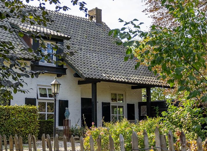 Charmant vakantiehuisje in Deurne, De Peel, Noord Brabant, omgeven door groene natuur en rustieke charme, ideaal voor een ontspannen verblijf.