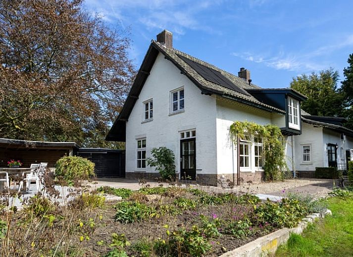 Charmant vakantiehuisje in Deurne, De Peel, Noord Brabant, omgeven door groene natuur en rustieke charme, ideaal voor een ontspannen verblijf.