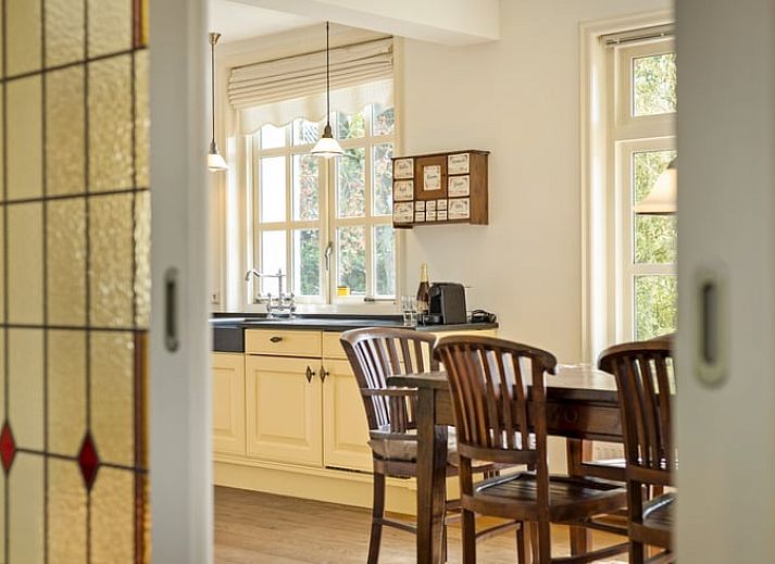 Charmant vakantiehuisje in Deurne, De Peel, Noord Brabant, omgeven door groene natuur en rustieke tuin.