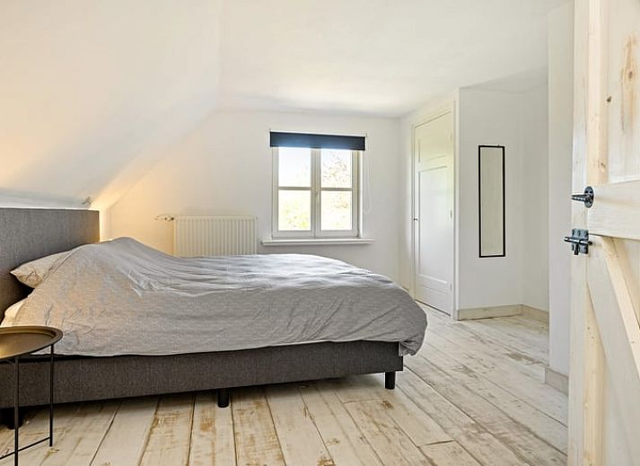 Elegante hal van Vakantiehuisje in Deurne, Noord Brabant, met klassieke inrichting en veel natuurlijk licht.