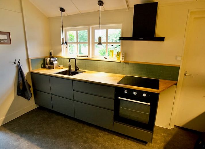 Luchtfoto van Vakantiehuis in De Rips, Noord Brabant, omringd door bosrijke natuur.