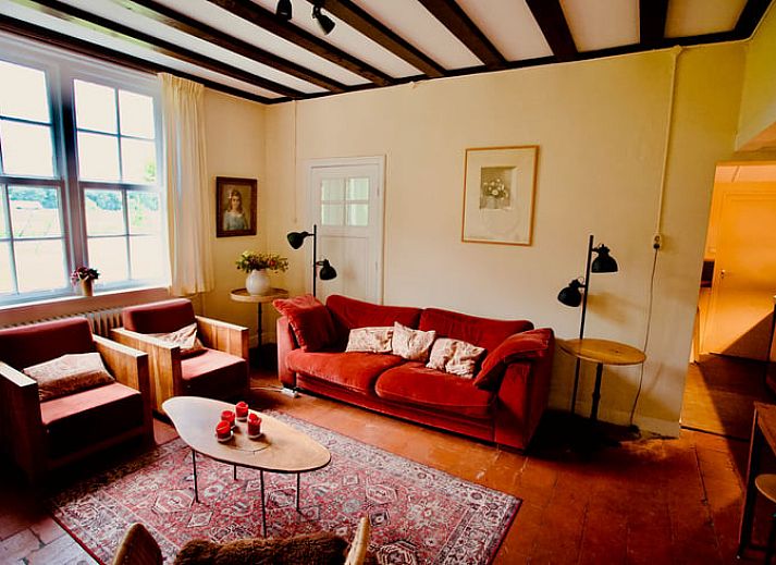 Luchtfoto van Vakantiehuis in De Rips, Noord Brabant, omringd door bosrijke natuur.