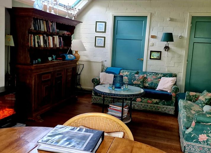 Herfstkleuren omringen Vakantiehuis in Budel, sfeervolle vakantiewoning in Kempen, Noord Brabant.