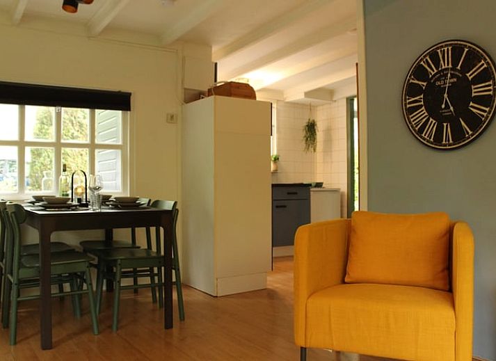 Gezellige binnenruimte met open haard in Huisje in Lage Mierde, Kempen, Noord Brabant.