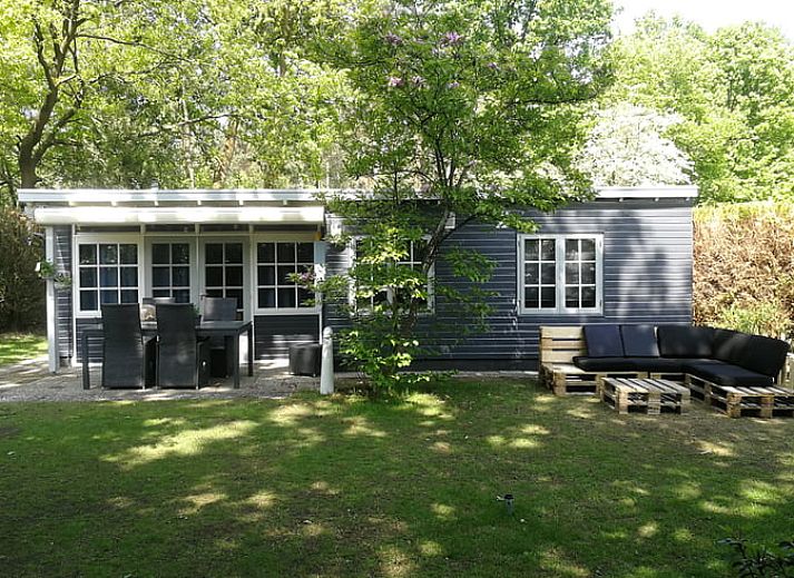 Gezellige binnenruimte met open haard in Huisje in Lage Mierde, Kempen, Noord Brabant.