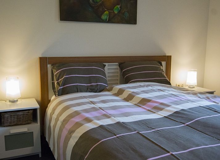 Modern kitchen in bungalow Quiet in nature, Lage Mierde, Kempen, North Brabant, with wooden elements and lots of natural light.