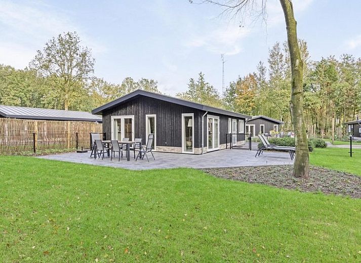 Heidehoeve 5-Personen-Ferienhaus in Lage Mierde mit grosser Terrasse und gruener Umgebung in den Kempen, Nordbrabant.