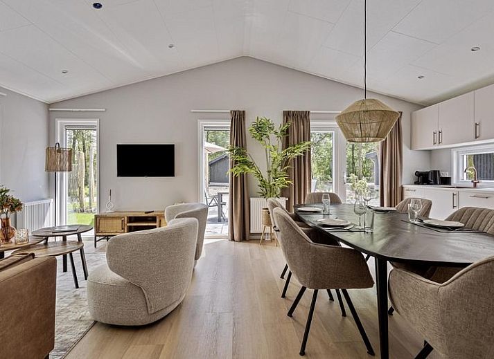 Moderne badkamer in Heidehoeve 4 personen vakantiehuis, Lage Mierde, Kempen, Noord Brabant.