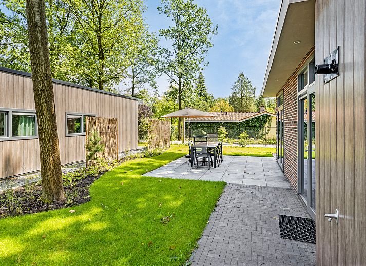 Berkenhof with hot tub, vacation home in Lage Mierde, Kempen, North Brabant, with sunny terrace and green garden.