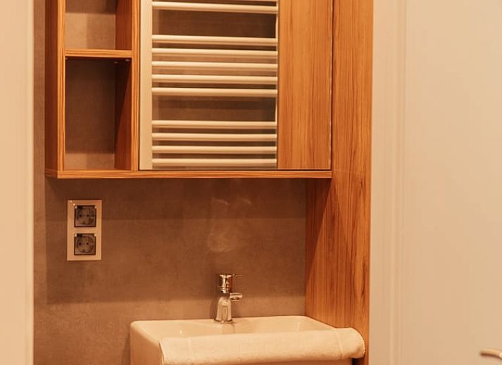 Geniessen Sie die Veranda des Huisje in Bergeijk, Ferienhaus im gruenen Kempen, Nordbrabant.