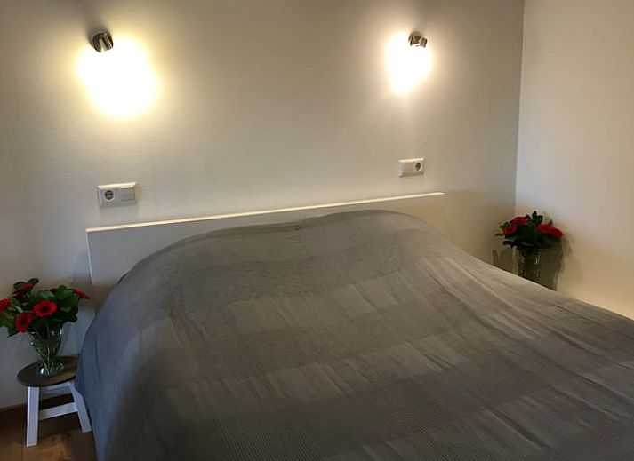 Keukenraam met uitzicht op groene velden bij Huisje in Baarle-Nassau, vakantiewoning in Kempen.