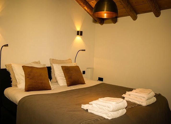 Veranda van Vakantiehuis in Baarle-Nassau met uitzicht op groene tuin en bomen in Noord Brabant.