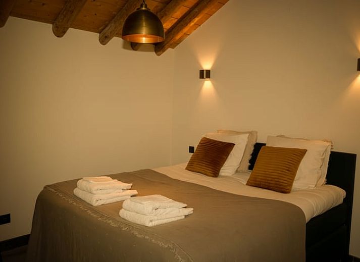 Veranda van Vakantiehuis in Baarle-Nassau met uitzicht op groene tuin en bomen in Noord Brabant.