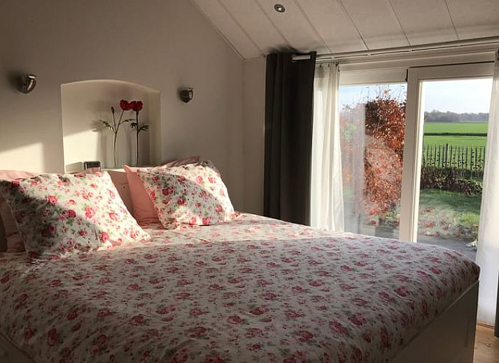 Innenbereich des Ferienhauses in Baarle Nassau mit Holzbalken, gelegen in Kempen, Nordbrabant.