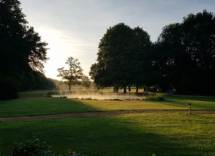 Gezellig terras bij Vakantiehuis in Baarle-Nassau, ideaal voor ontspanning in de Kempen, Noord Brabant.