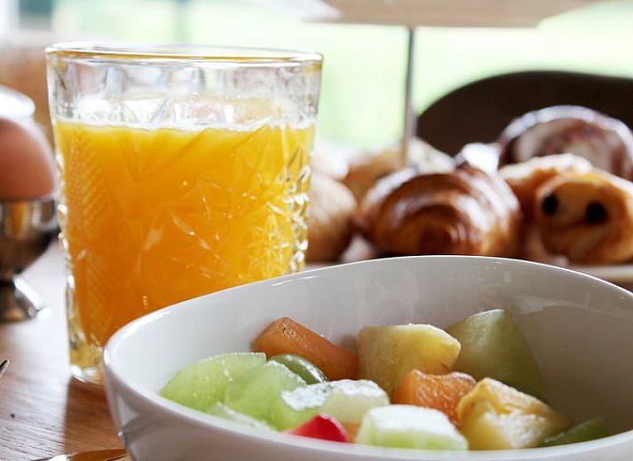 Rustgevende zonsopgang bij Vakantiehuis in Baarle-Nassau, met weelderige natuur in de Kempen, Noord Brabant.