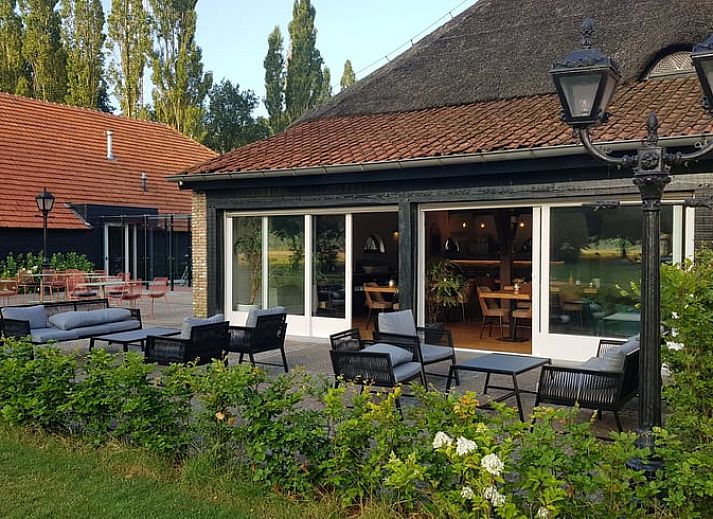 Geniessen Sie einen Sonnenuntergang am Teich im Cottage in Baarle-Nassau, Ferienhaus in Kempen.