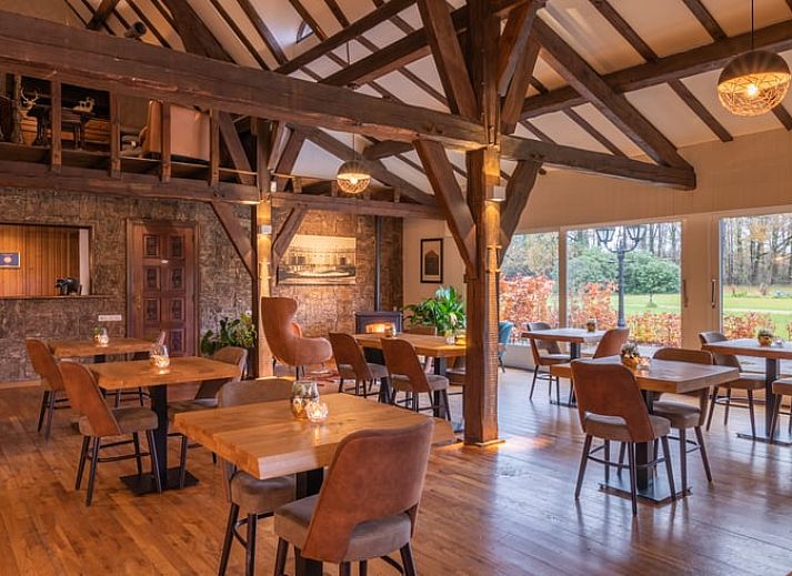 Rustikaler Aussenbereich mit Laterne im Haus in Baarle-Nassau, Ferienhaus in Baarle-Nassau.