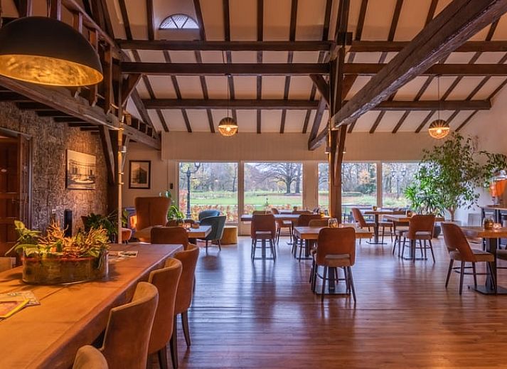 Rustikaler Aussenbereich mit Laterne im Haus in Baarle-Nassau, Ferienhaus in Baarle-Nassau.